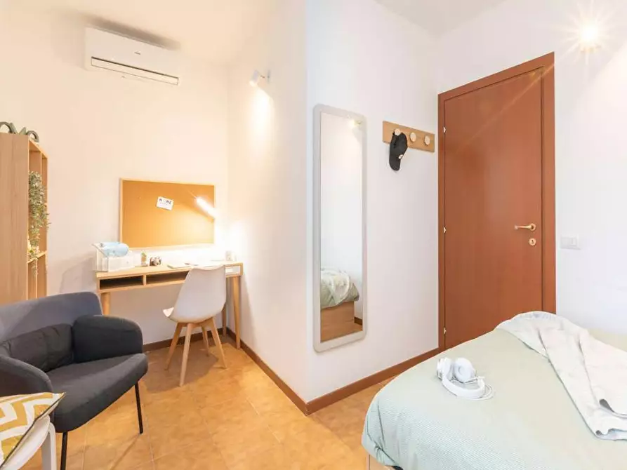 Immagine 6 di Camera in affitto  in Via dei Missaglia a Milano