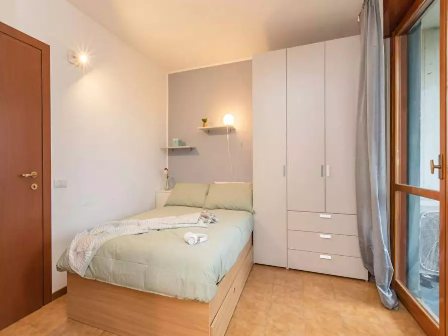 Immagine 4 di Camera in affitto  in Via dei Missaglia a Milano