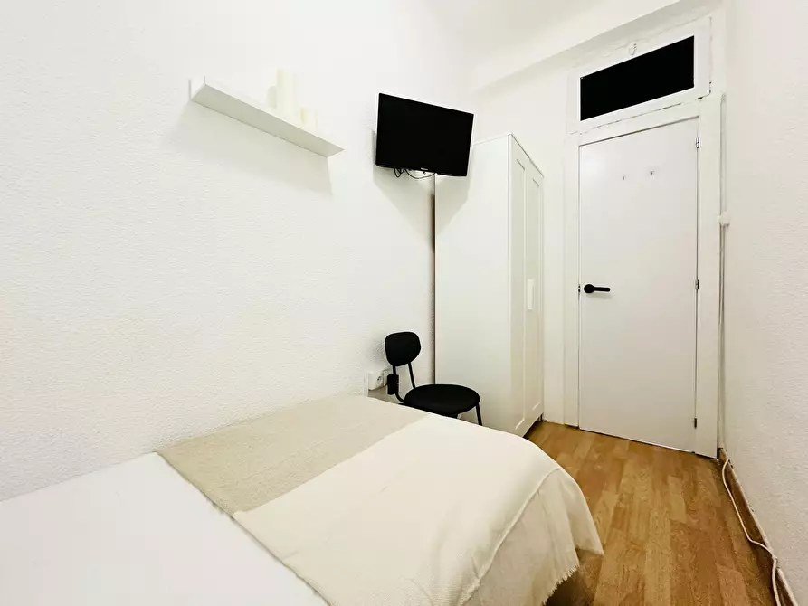 Immagine 3 di Camera in affitto  in Calle de la Aviación Española a Madrid