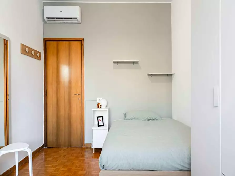 Immagine 2 di Camera in affitto  in Via Nicola Piccinni a Milano