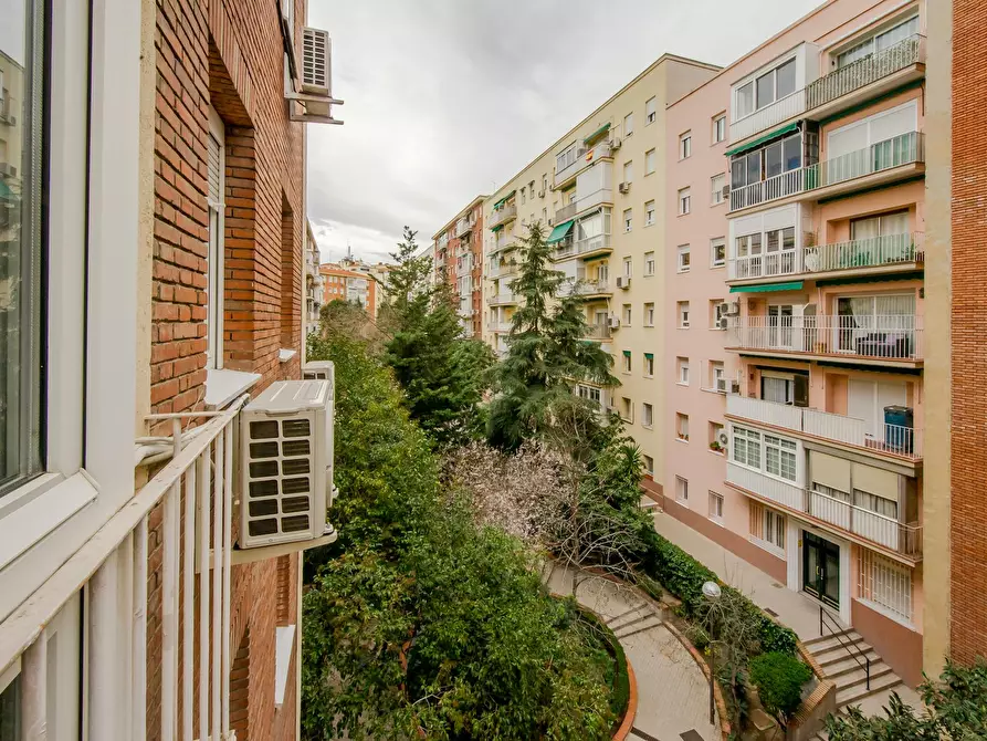 Immagine 6 di Camera in affitto  in Calle de Cea Bermúdez a Madrid