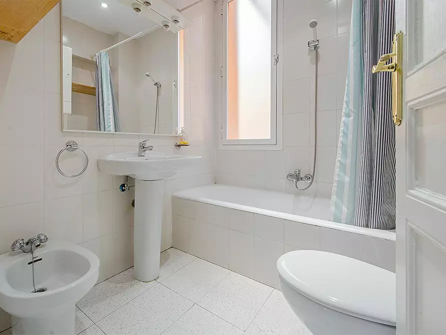 Immagine 5 di Camera in affitto  in Calle de Diego de León a Madrid