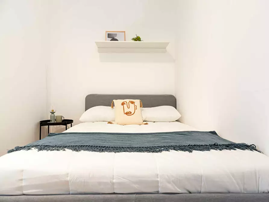 Immagine 1 di Camera in affitto  in Via Lorenteggio a Milano