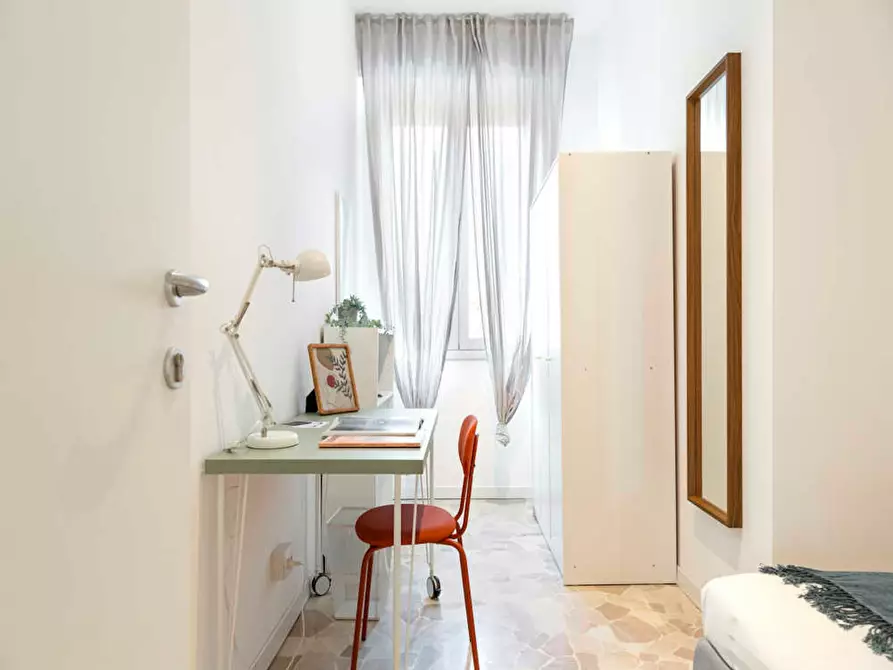 Immagine 6 di Camera in affitto  in Via Lorenteggio a Milano