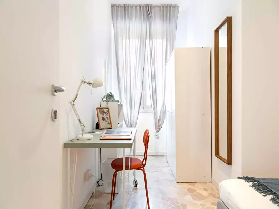 Immagine 6 di Camera in affitto  in Via Lorenteggio a Milano