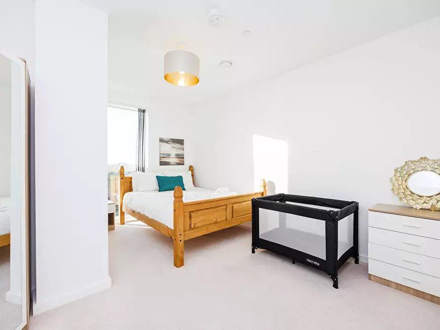 Immagine 10 di Casa indipendente in affitto  in Barge House Road a East Ham