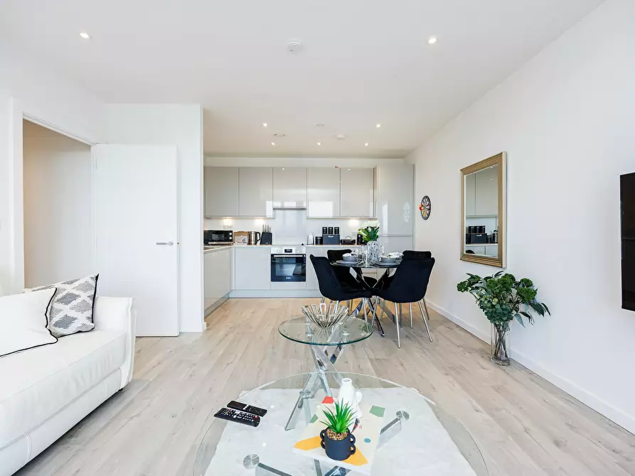 Immagine 3 di Casa indipendente in affitto  in Barge House Road a East Ham