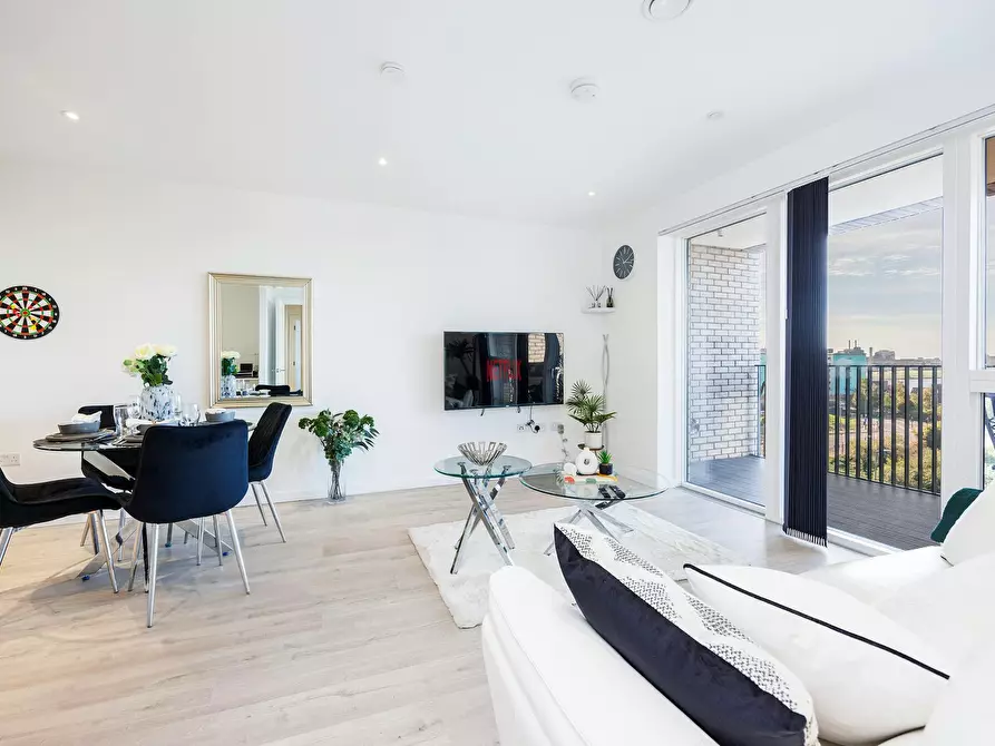 Immagine 2 di Casa indipendente in affitto  in Barge House Road a East Ham