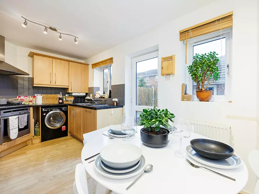 Immagine 6 di Casa indipendente in affitto  in Lymington Close a East Ham