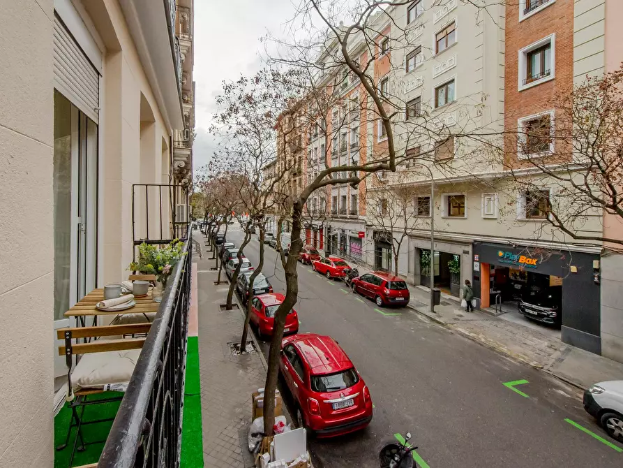 Immagine 5 di Camera in affitto  in Calle de Bretón de los Herreros a Madrid