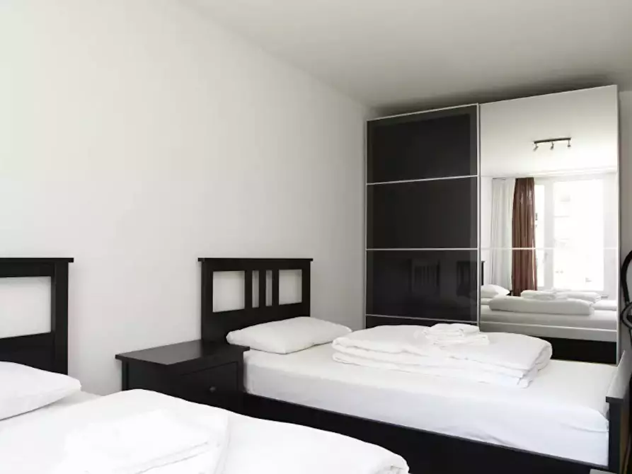 Immagine 3 di Appartamento in affitto  in Heinrich-Heine-Straße a Berlin