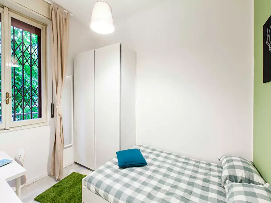 Immagine 1 di Camera in affitto  in Via Antonio Panizzi a Milano