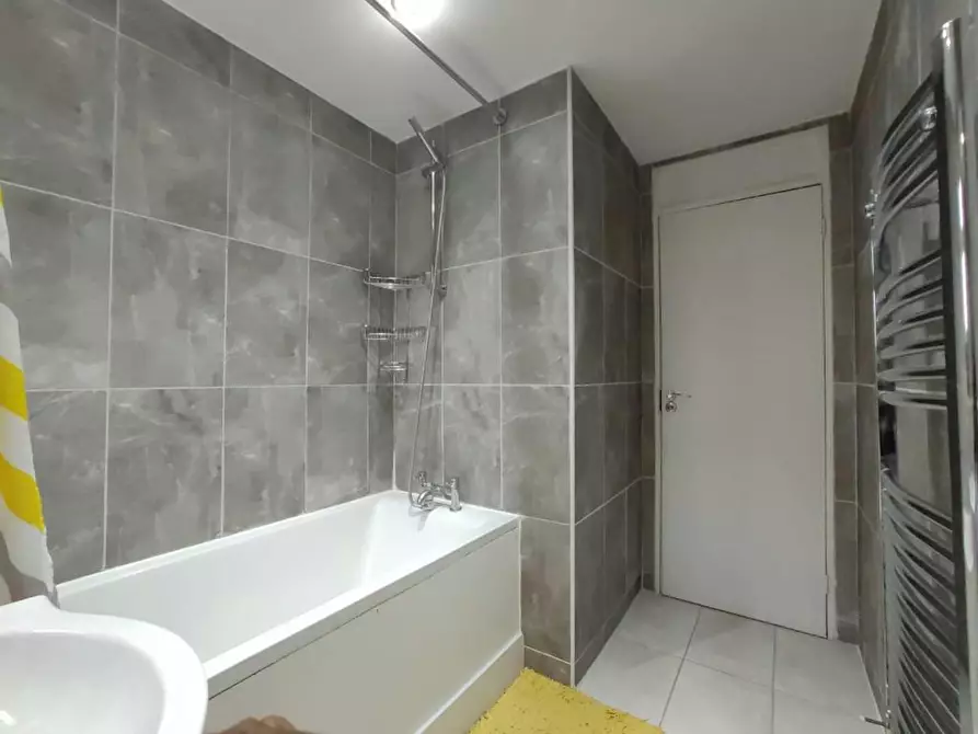 Immagine 8 di Casa indipendente in affitto  in Orchard Road a 