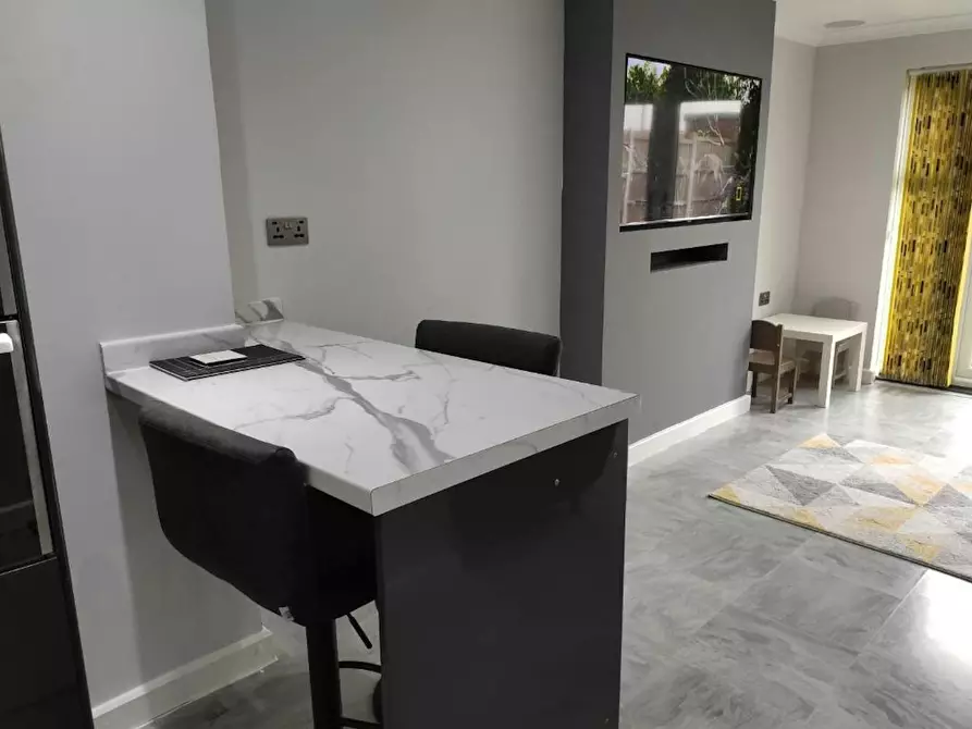 Immagine 6 di Casa indipendente in affitto  in Orchard Road a 