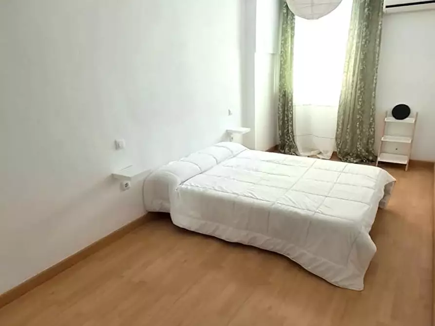 Immagine 6 di Camera in affitto  in Calle Suárez Somontes a Badajoz