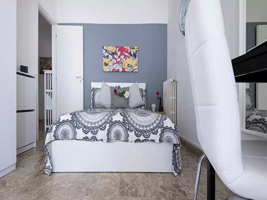 Immagine 2 di Camera in affitto  in Viale San Gimignano a Milano