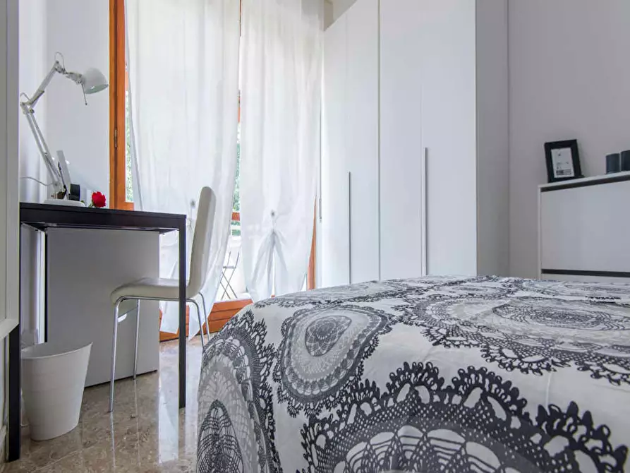 Immagine 1 di Camera in affitto  in Viale San Gimignano a Milano