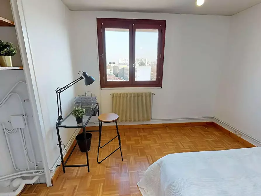 Immagine 4 di Camera in affitto  in Avenue Francis de Pressensé a Vénissieux