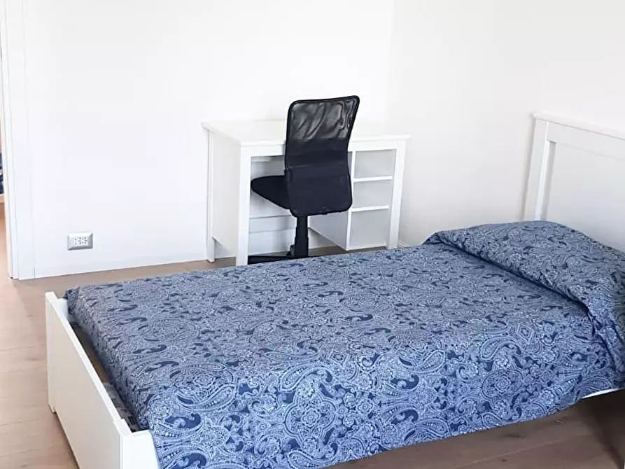 Immagine 2 di Camera condivisa in affitto  in Via Camillo e Otto Cima a Milano