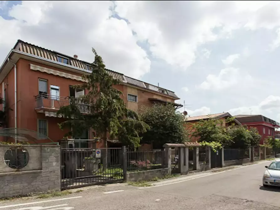 Immagine 10 di Camera in affitto  in Via Pietro Venino a Cologno Monzese