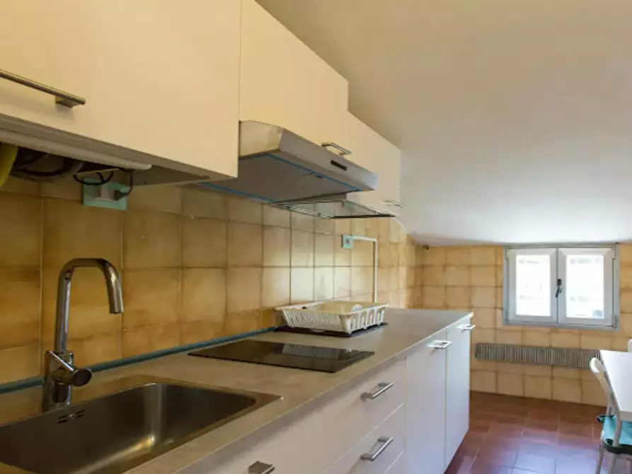 Immagine 5 di Camera in affitto  in Via Pietro Venino a Cologno Monzese