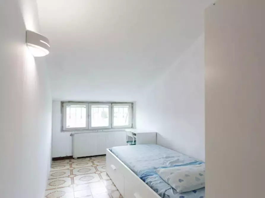 Immagine 1 di Camera in affitto  in Via Pietro Venino a Cologno Monzese
