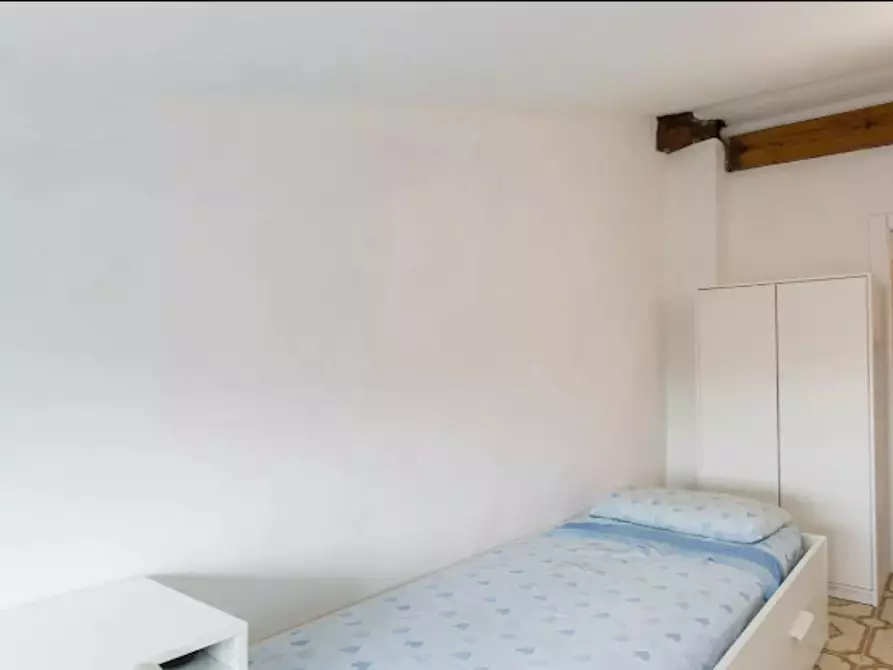 Immagine 2 di Camera in affitto  in Via Pietro Venino a Cologno Monzese