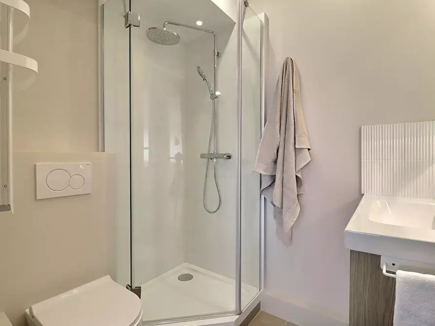 Immagine 9 di Appartamento in affitto  in Rue de Vaugirard a Paris