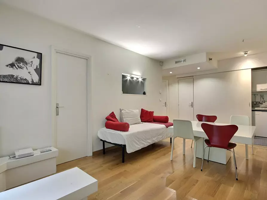 Immagine 5 di Appartamento in affitto  in Rue Saint-Honoré a Paris