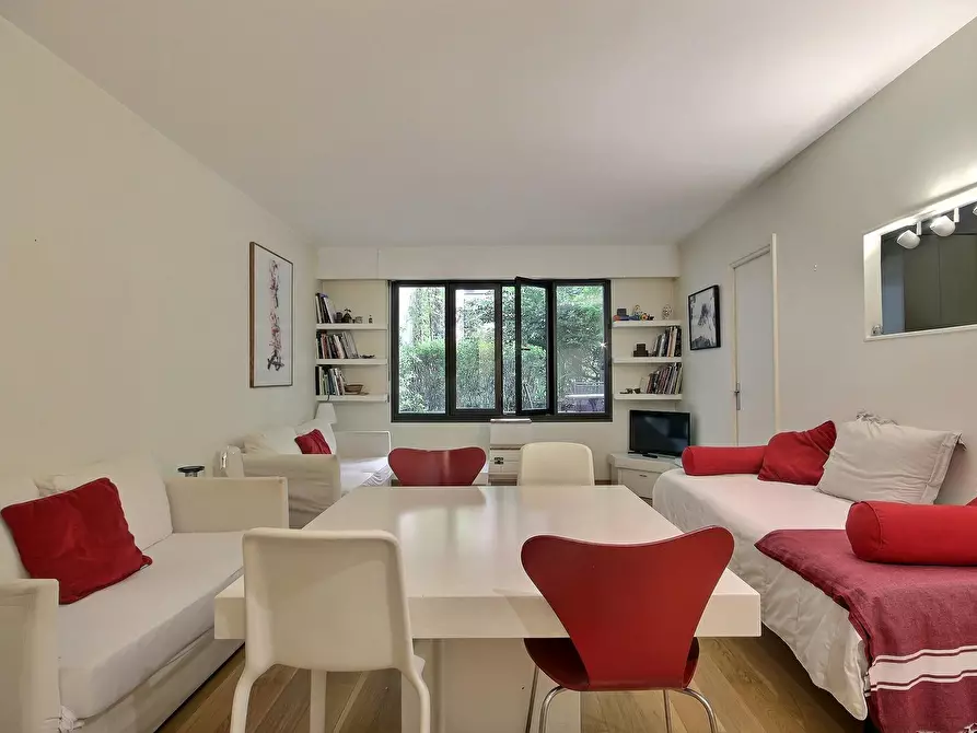 Immagine 4 di Appartamento in affitto  in Rue Saint-Honoré a Paris