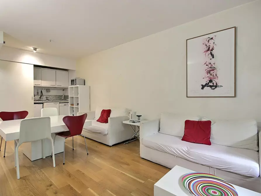 Immagine 6 di Appartamento in affitto  in Rue Saint-Honoré a Paris