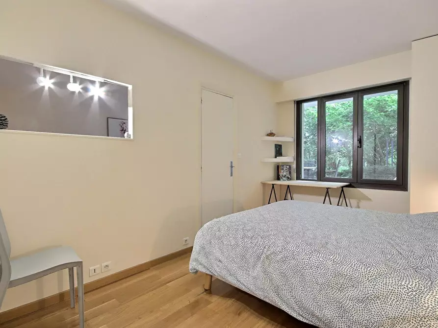 Immagine 9 di Appartamento in affitto  in Rue Saint-Honoré a Paris