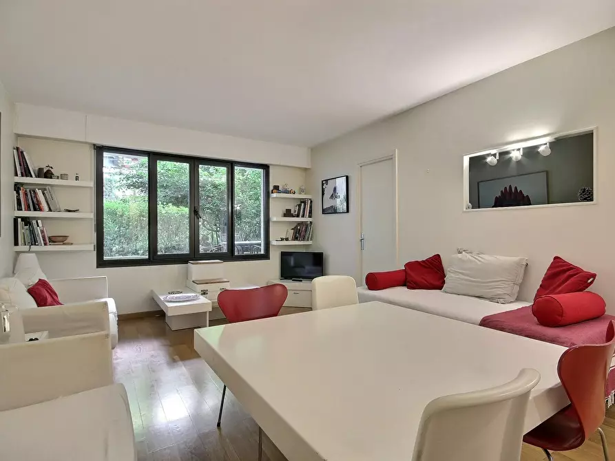 Immagine 1 di Appartamento in affitto  in Rue Saint-Honoré a Paris