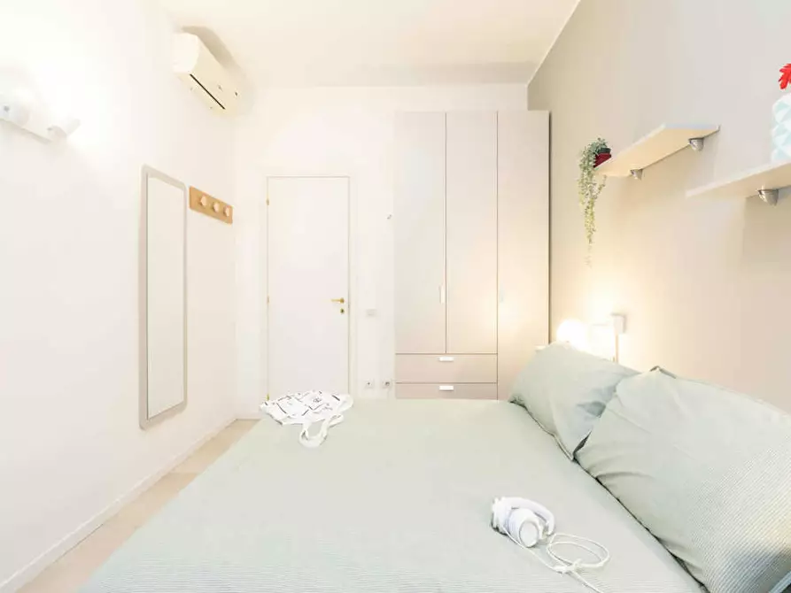 Immagine 5 di Camera in affitto  in Via Salasco a Milano