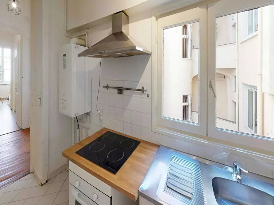 Immagine 8 di Camera in affitto  in Rue de la Poulaillerie a Lyon