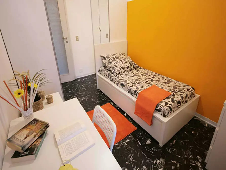 Immagine 10 di Camera in affitto  in Via Mauro Macchi a Milano