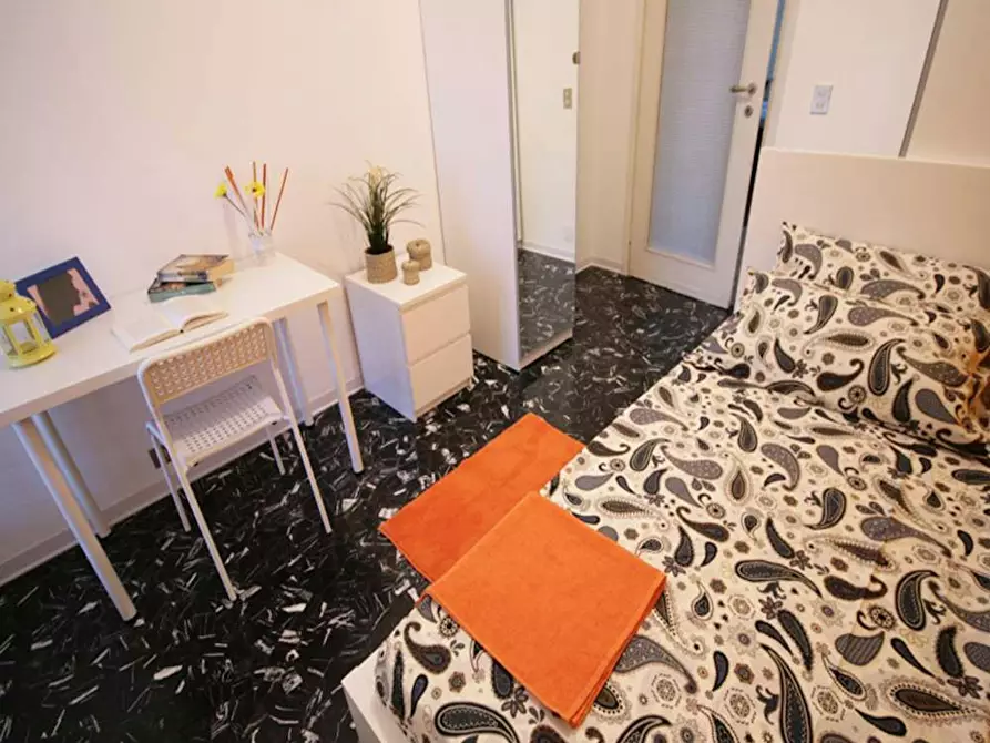 Immagine 5 di Camera in affitto  in Via Mauro Macchi a Milano