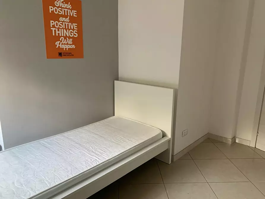 Immagine 3 di Camera in affitto  in Lungadige Capuleti a Verona