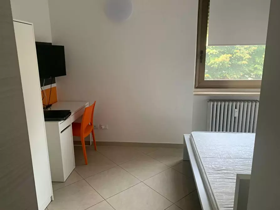 Immagine 2 di Camera in affitto  in Lungadige Capuleti a Verona