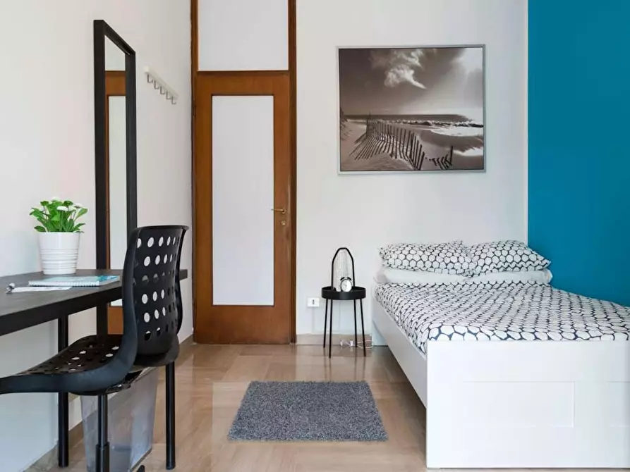 Immagine 6 di Camera in affitto  in Via Carlo Botta a Milano