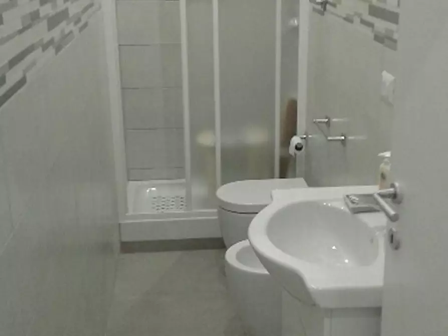 Immagine 4 di Camera in affitto  in Via Aquilonia a Roma