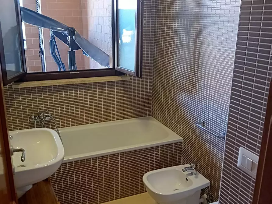 Immagine 6 di Camera in affitto  in Via Kiiciro Toyoda a Roma