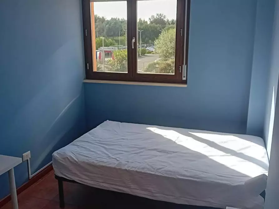 Immagine 3 di Camera in affitto  in Via Kiiciro Toyoda a Roma