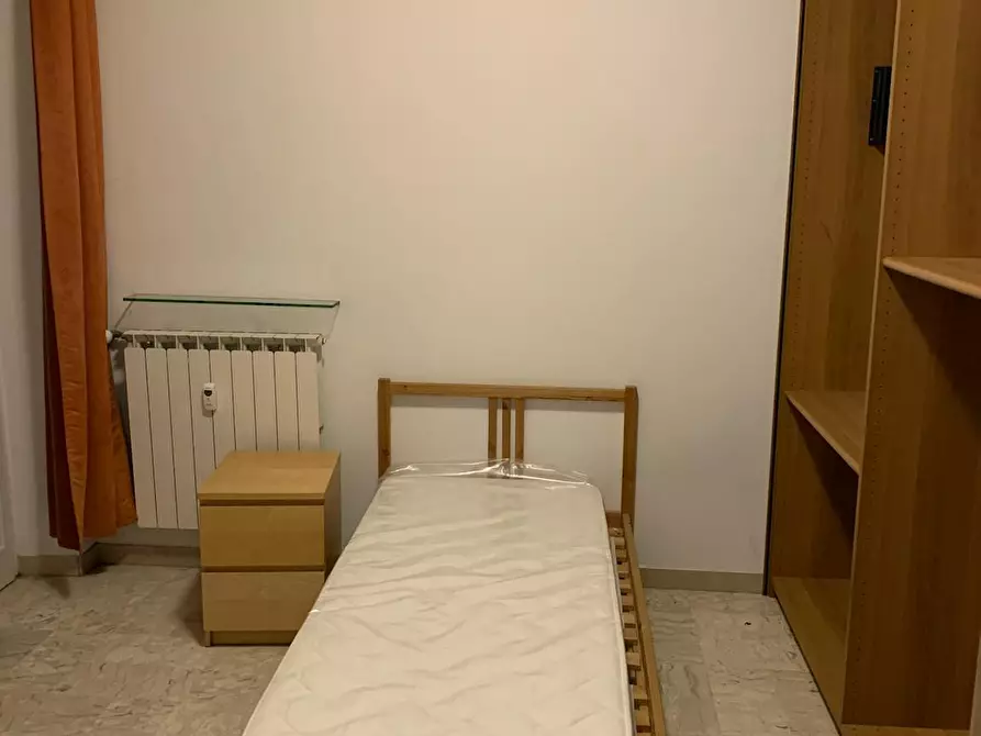 Immagine 2 di Camera in affitto  in Via Felice Poggi a Roma