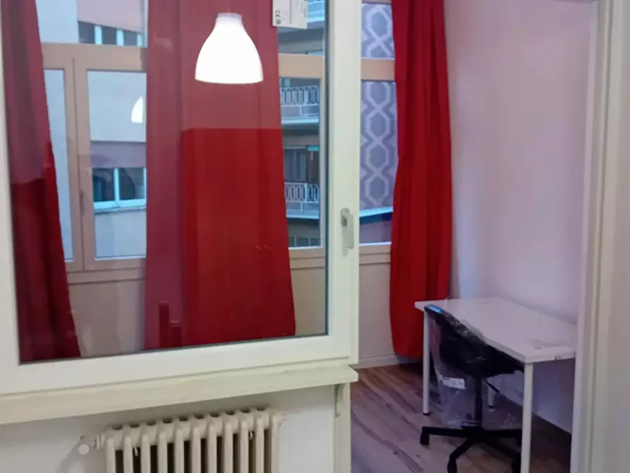 Immagine 1 di Camera in affitto  in Via di San Tommaso d'Aquino a Roma