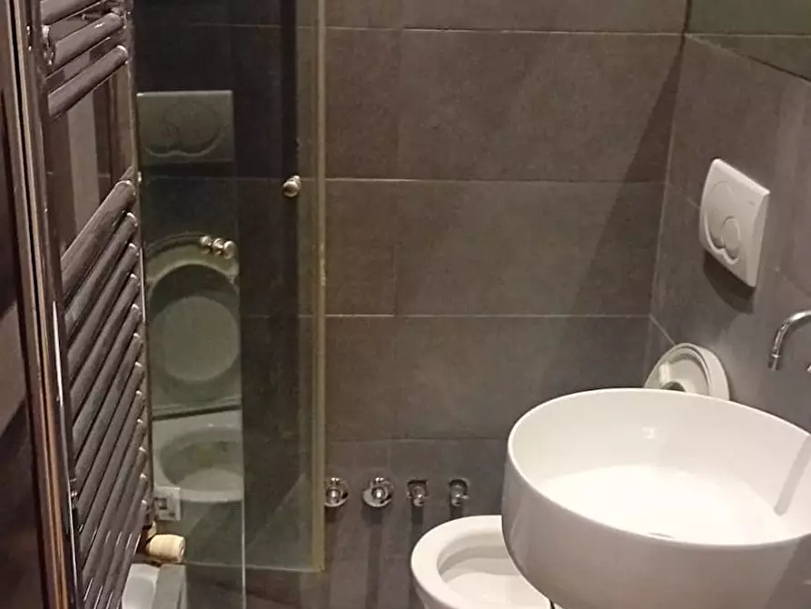 Immagine 10 di Camera in affitto  in Via Federico Confalonieri a Roma