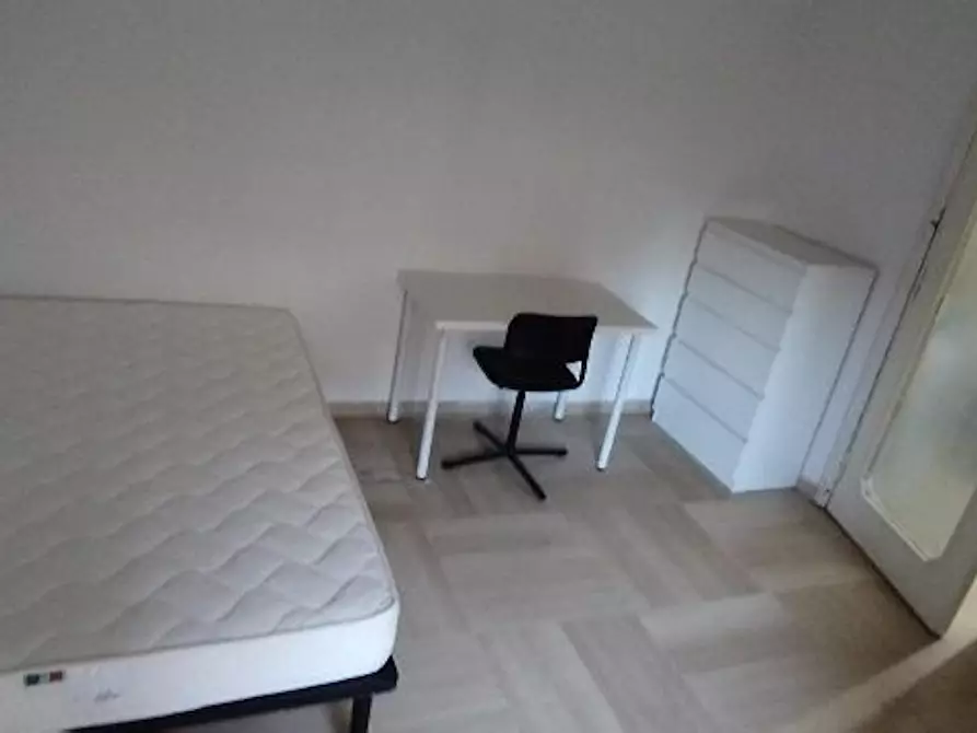 Immagine 1 di Camera in affitto  in Via Felice Poggi a Roma
