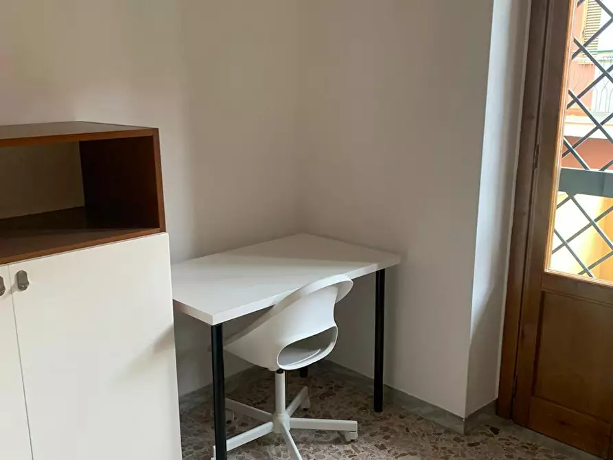 Immagine 3 di Camera in affitto  in Via della Farfalla a Roma