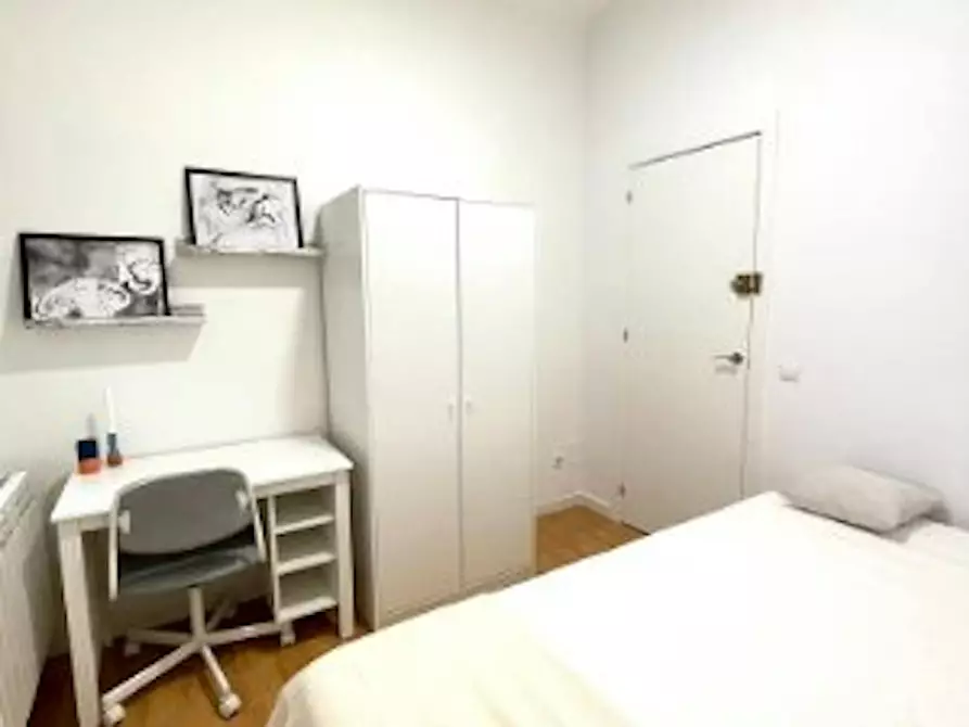Immagine 2 di Camera in affitto  in Calle del Príncipe de Vergara a Madrid