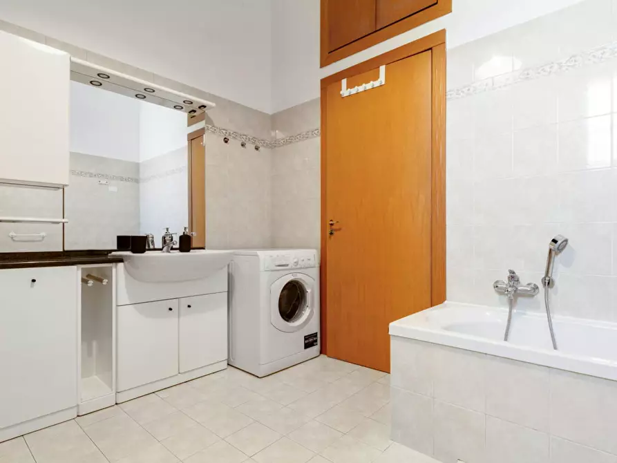 Immagine 7 di Camera in affitto  in Via Correggio a Milano